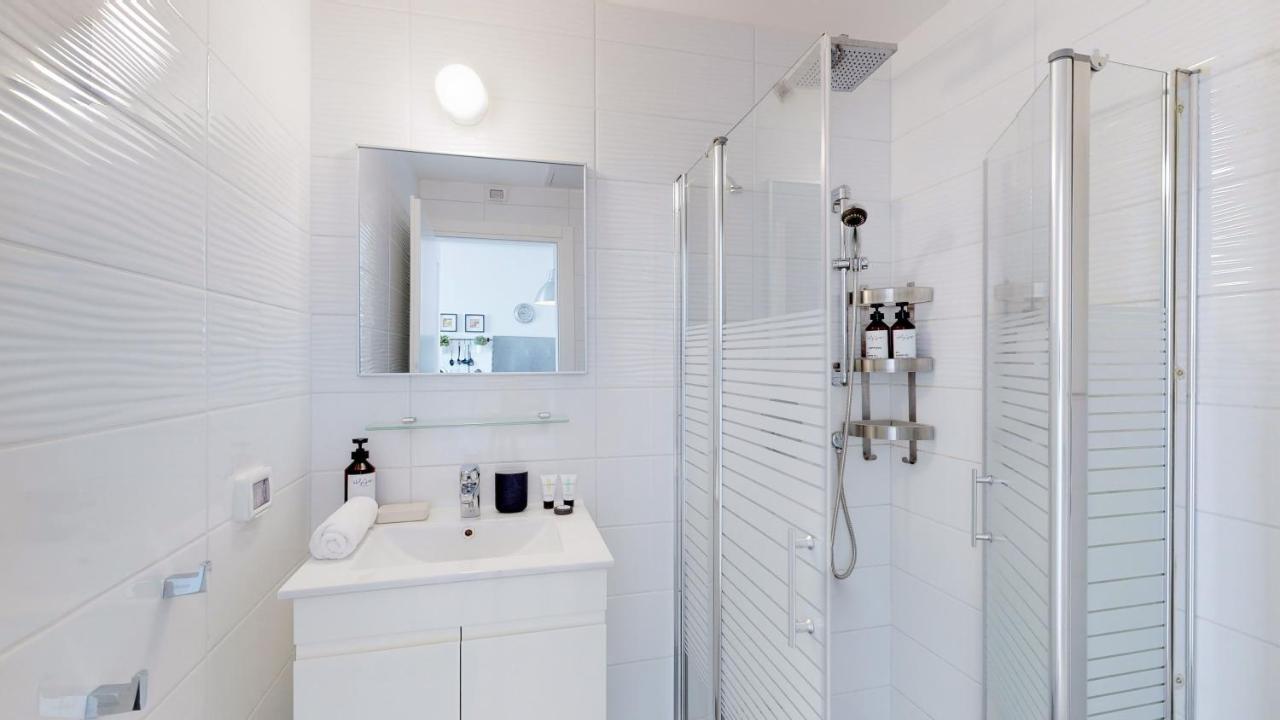 Stylish 1Br Flat For 4 Ppl In Allenby By Holyguest Tel Aviv Exteriör bild