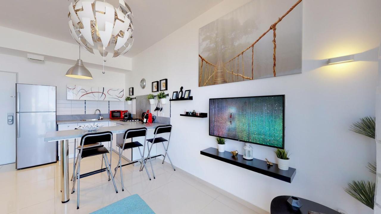 Stylish 1Br Flat For 4 Ppl In Allenby By Holyguest Tel Aviv Exteriör bild