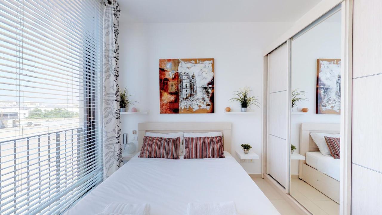 Stylish 1Br Flat For 4 Ppl In Allenby By Holyguest Tel Aviv Exteriör bild